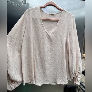 JODIFL Soft Cream V-Neck Blouse with Balloon Sleeves❤️ NWT size small